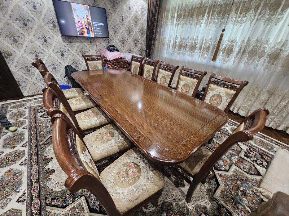 Продаю стол и стулья