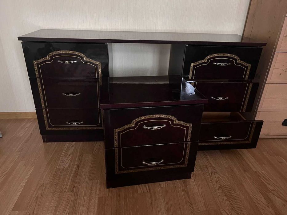 продам туалетный столик