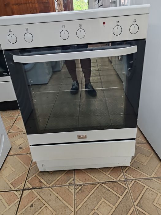 Свободно стояща печка с керамичен плот Voss Electrolux с две години гаранция!