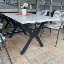 Метални стойки за маса и пейка