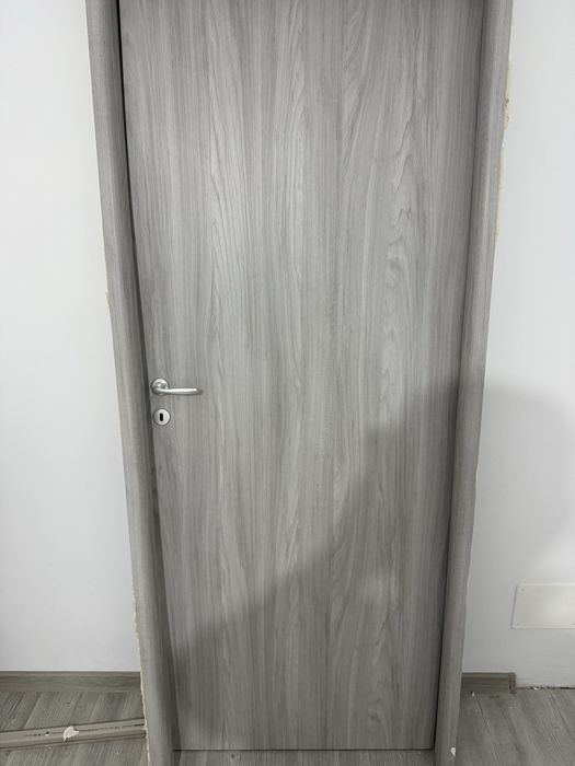 Am 3 usi de interior