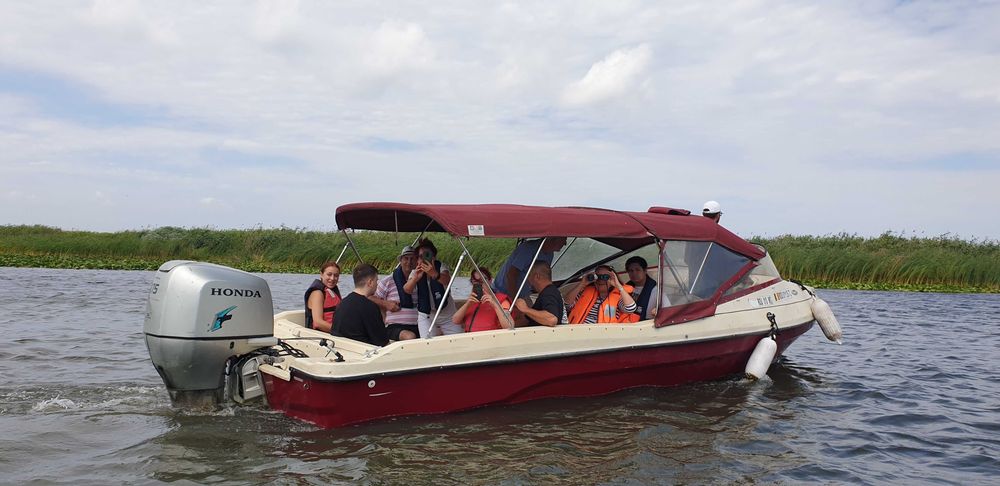 hotel plutitor  front  acostare/ teren intravilan  BRATUL SF. GHEORGHE