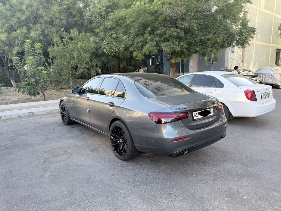 Mercedes-Benz E 300 e Hybrid 2021 — 2.0 Turbo, 320 hp, ideal holatda