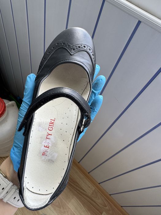 Продам детскую обувь