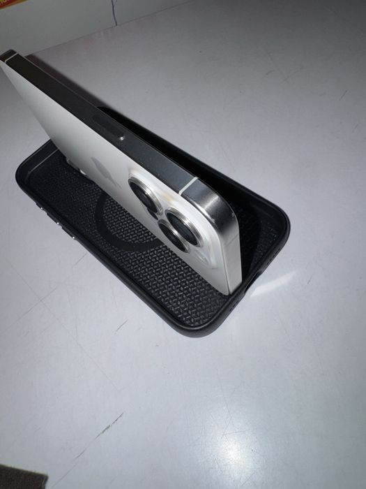 Продаю iPhone 15 Pro   (128/8)