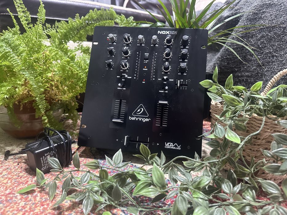 Behringer nox 101 dj