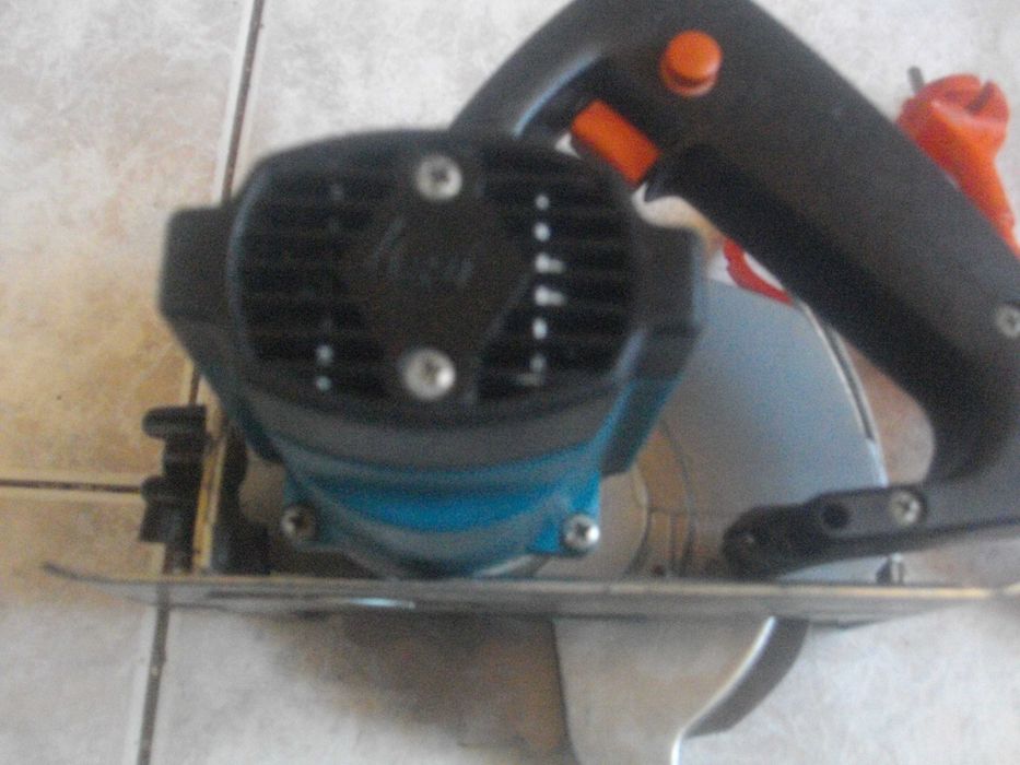 ОРИГИНАЛЕН Black Decker DN56 Малък Немски Ръчен Циркуляр ф130mm/450W