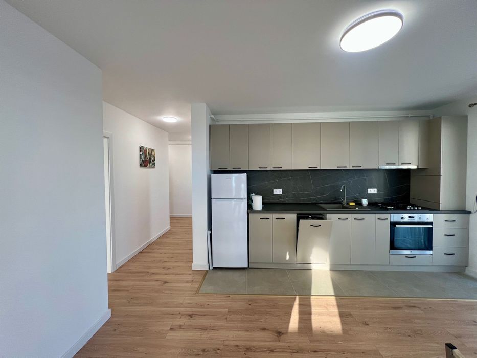 Inchiriez apartament Floresti