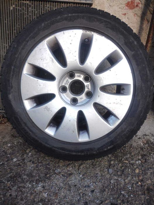 Продавам гуми с джанти за Audi