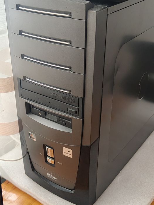 "Геймърски компютър + 24" Монитор Samsung | Ryzen 5 | RX 580"