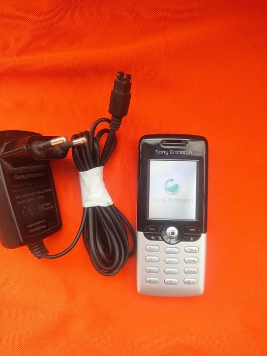 Sony Ericsson t610 + charger ( orice rețea)