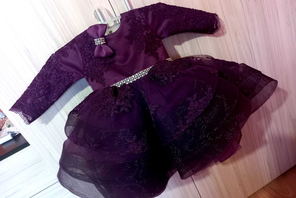 Бутикова рокля за момиченце на годинка в актуален за сезона цвят.