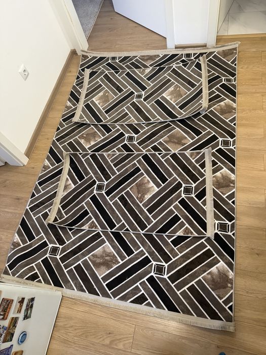 Vand  set 3  covoare noi