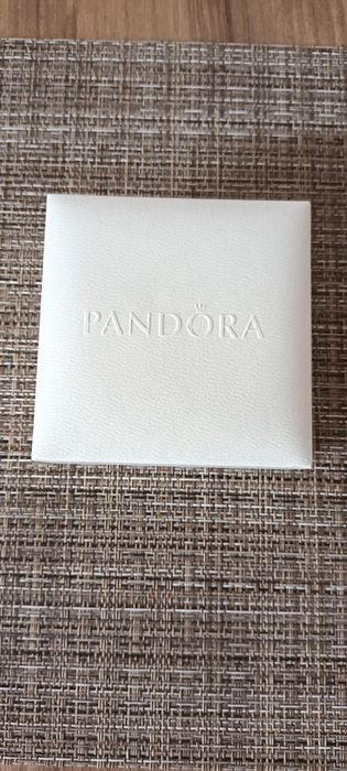 Cutie bijuterii Pandora