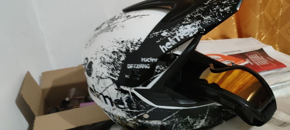 Мото шлем новый xl