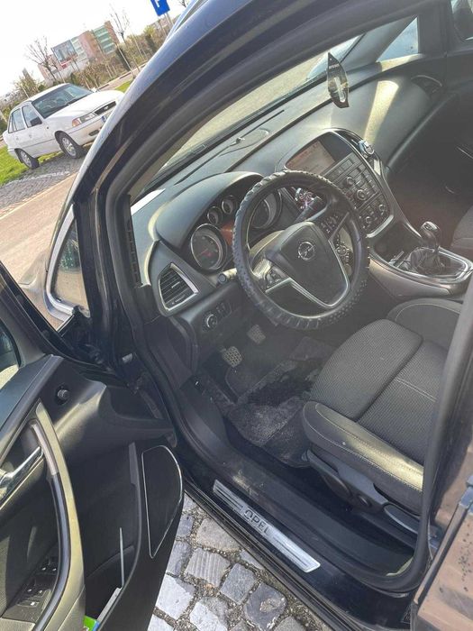 Opel Astra j break 1,7cdti  2011