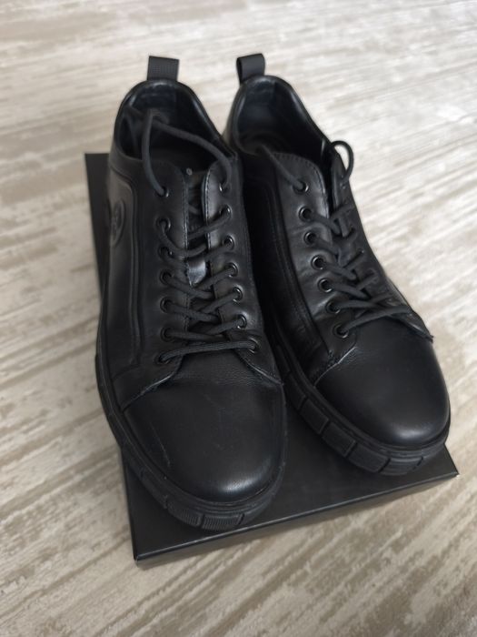 Продам кожаные ботинки