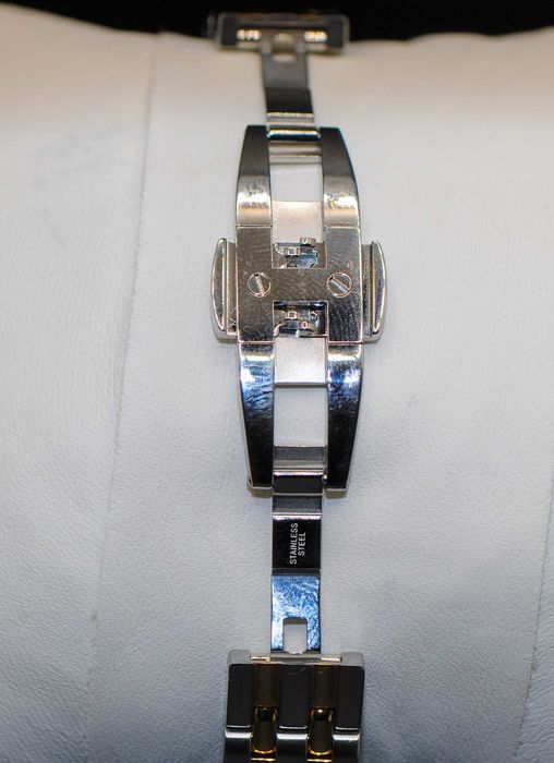 Швейцарски дамски часовник с диаманти - Raymond Weil Tango 5790