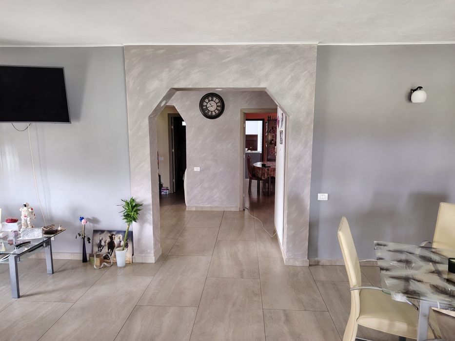 CASĂ DE VÂNZARE .Construcție nouă.