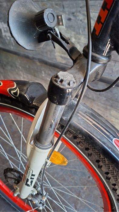 Bicicleta HiLL 800,frine disc,suspensie,anvelope,totul original