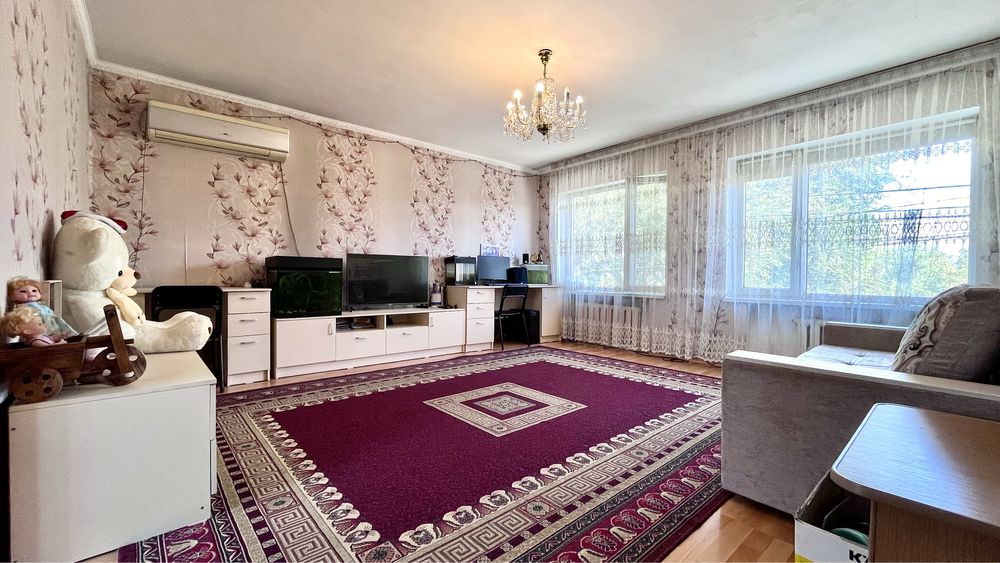 Продам двух этажный дом