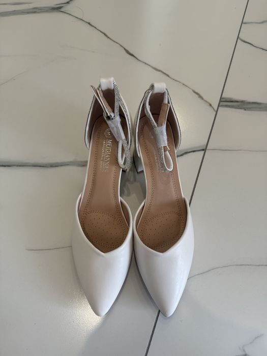 Туфли белые новые 40 размер