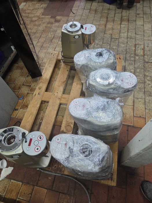 La Marzocco Linea Classic 3 groups , Cimbali , Faema, Astoria