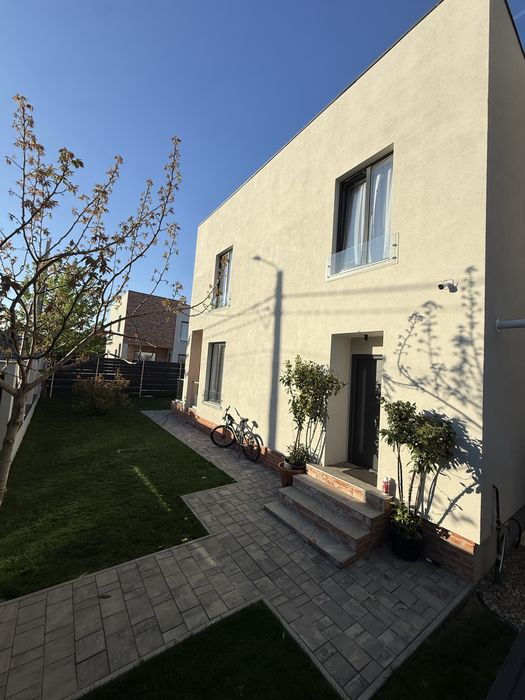 Casa zona Ford, (Cârcea), 3 dormitoare 3 bai, str. Primaverii