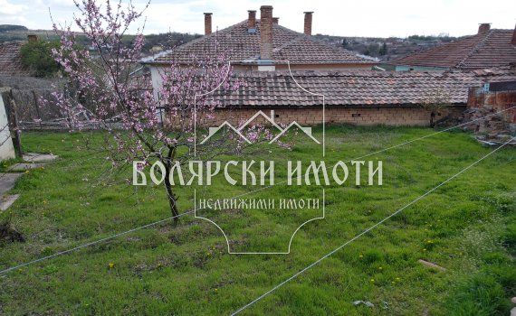 Двуетажна монолитна къща в село Присово