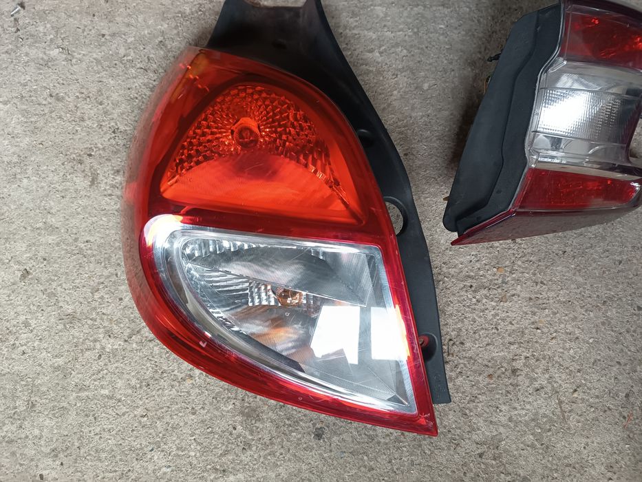 Lampa stop spate Dacia Sandero Stepway3 stop spate Dacia Logan3 Clio4 Clio3 Scenic2 Megane2 Laguna2 Dacia Sandero Stepway3 Clio4 Clio3 lampa far Dacia