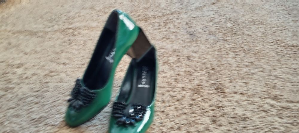 Продам туфли лакированные. Размер 38