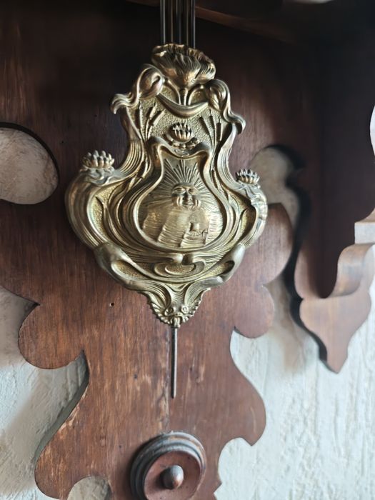 Старинен стенен часовник