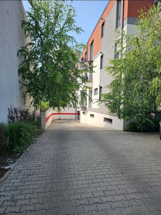 Apartament de închiriat cu un mic spațiu verde ,zona centrală TG Mureș