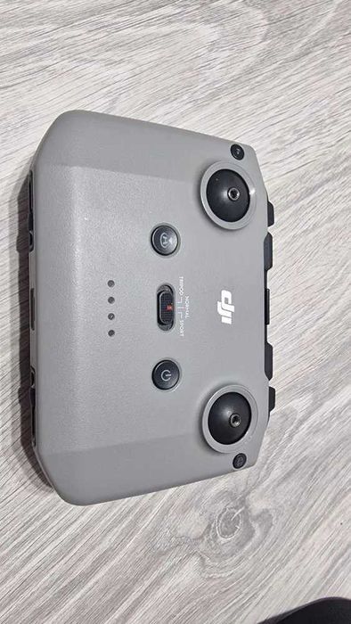Drona DJI Air 2 + telecomanda + incarcator
