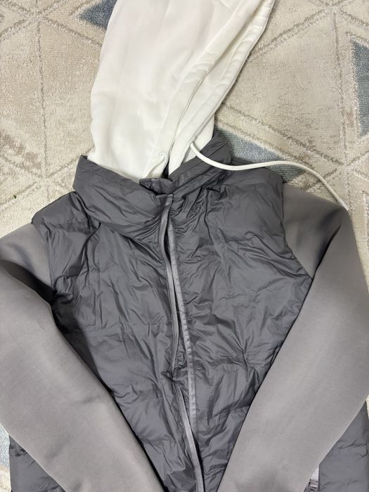 продаю весенние куртки