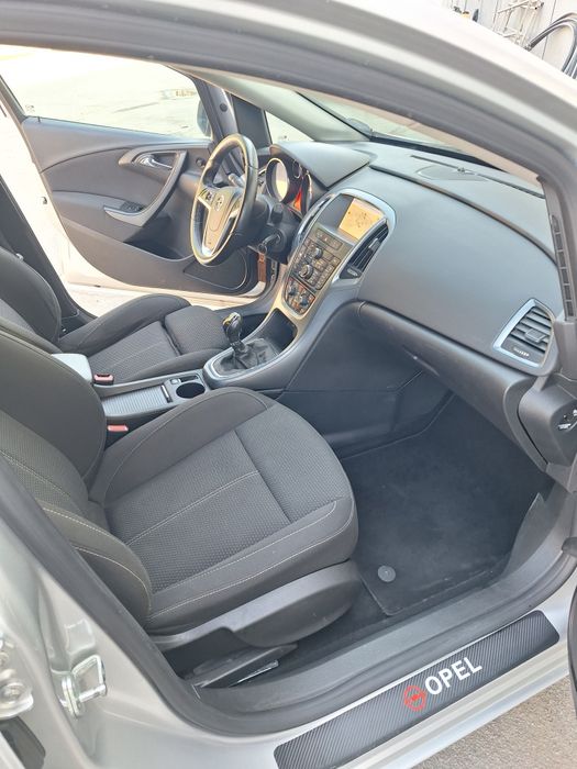 Opel Astra 1.6 cdti EURO 6 volan si scaune incalzite