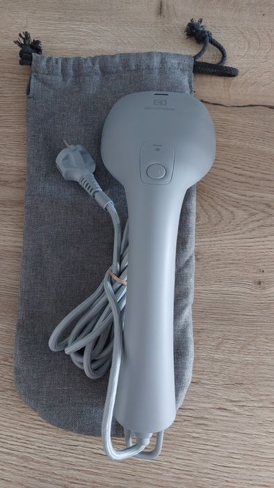 Fier de călcat vertical Electrolux