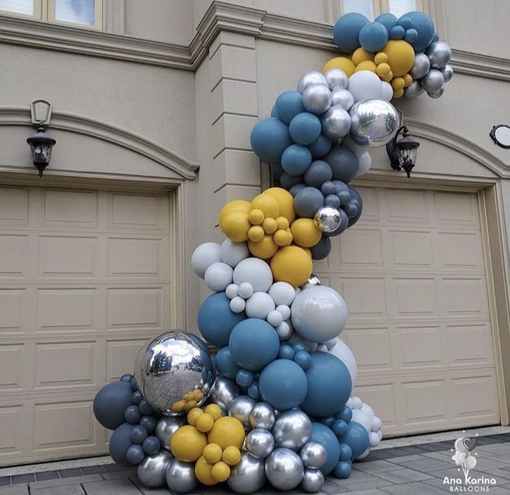 Арка из шаров для входной группы