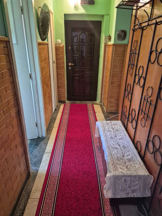 De inchiriat :Apartment 3 camere cu balcon, 125mp