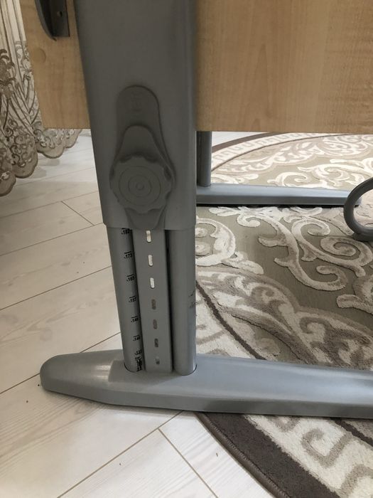 Письменый стол и стул