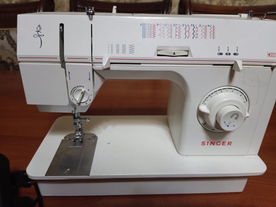 Профессиональная швейная машинка