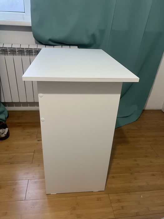 Стол белый небольшой