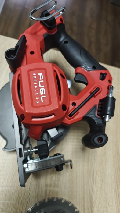 Circular milwaukee m18 model destinat pietei de America