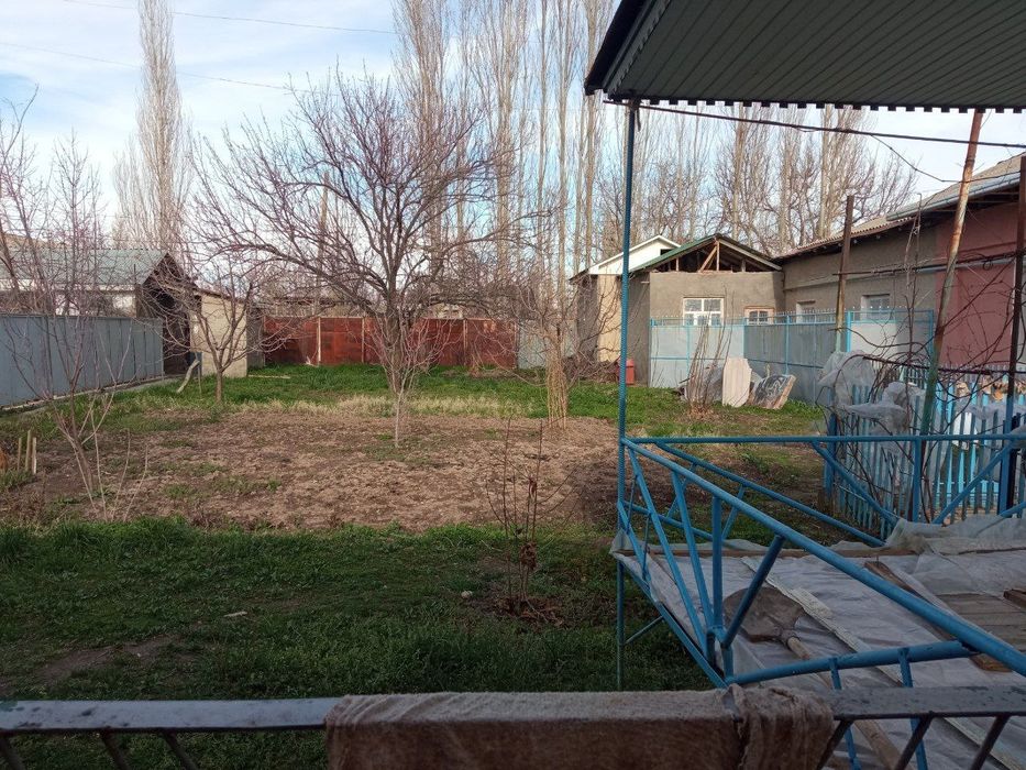 Товоксойда 8 сотикли ховли уй сотилади.