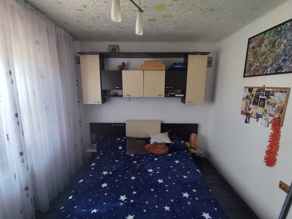 Mobilă dormitor completă – 2 dulapuri, pat matrimonial/ corp suspendat ( set complet)