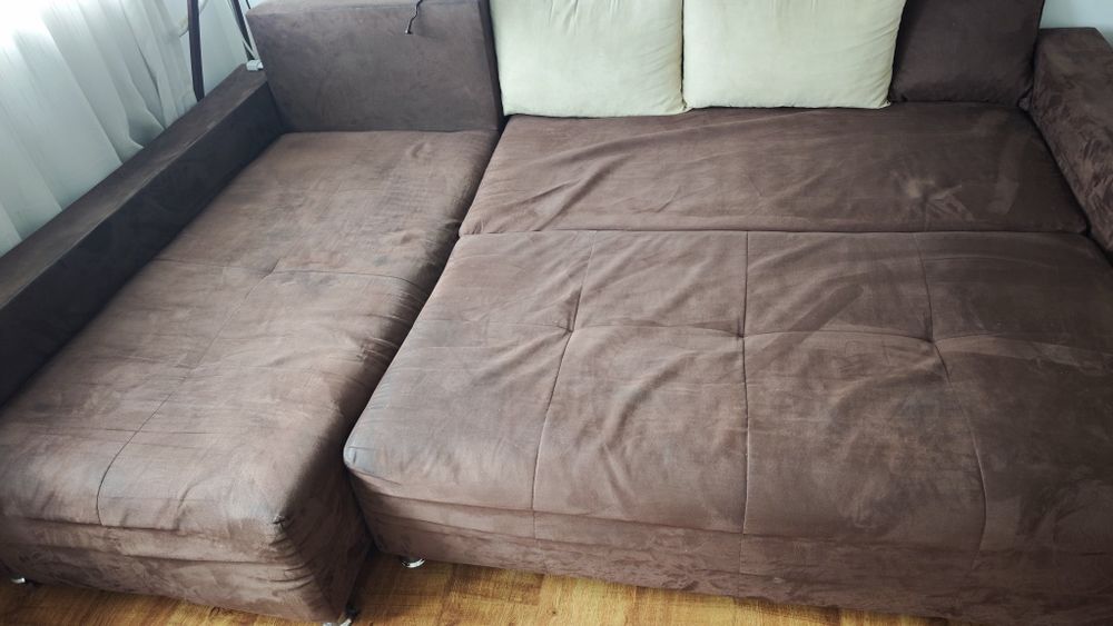 Разтегателен диван в кафяво
