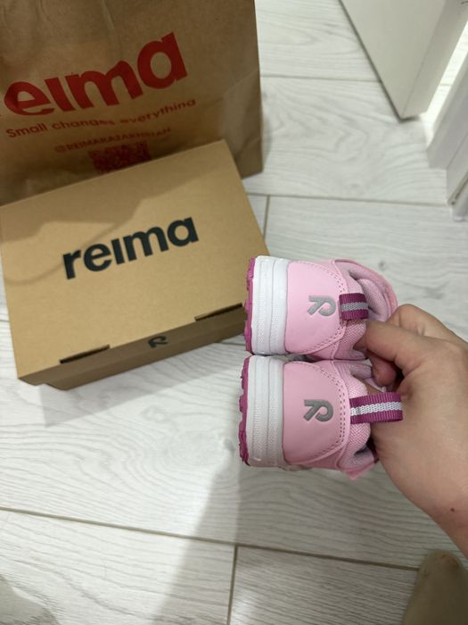 Продам кроссовки Reima