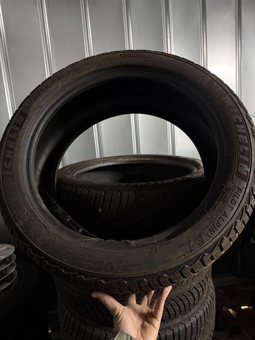 Зимни michelin 235 45 18