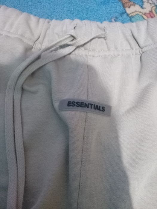 Pantaloni essentials