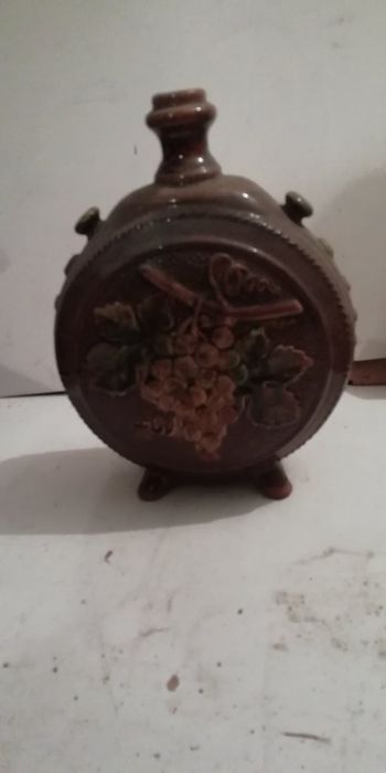 Антики: Грънци,чайници, бъклица, др